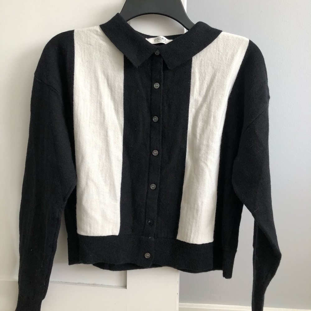 Black and white cropped sweater shirt